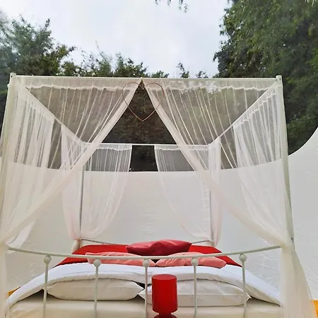 Luxury tent Noortweghe Glamping *